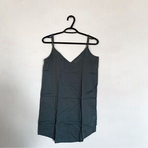 Nicole Bridger 🇨🇦 • Dress